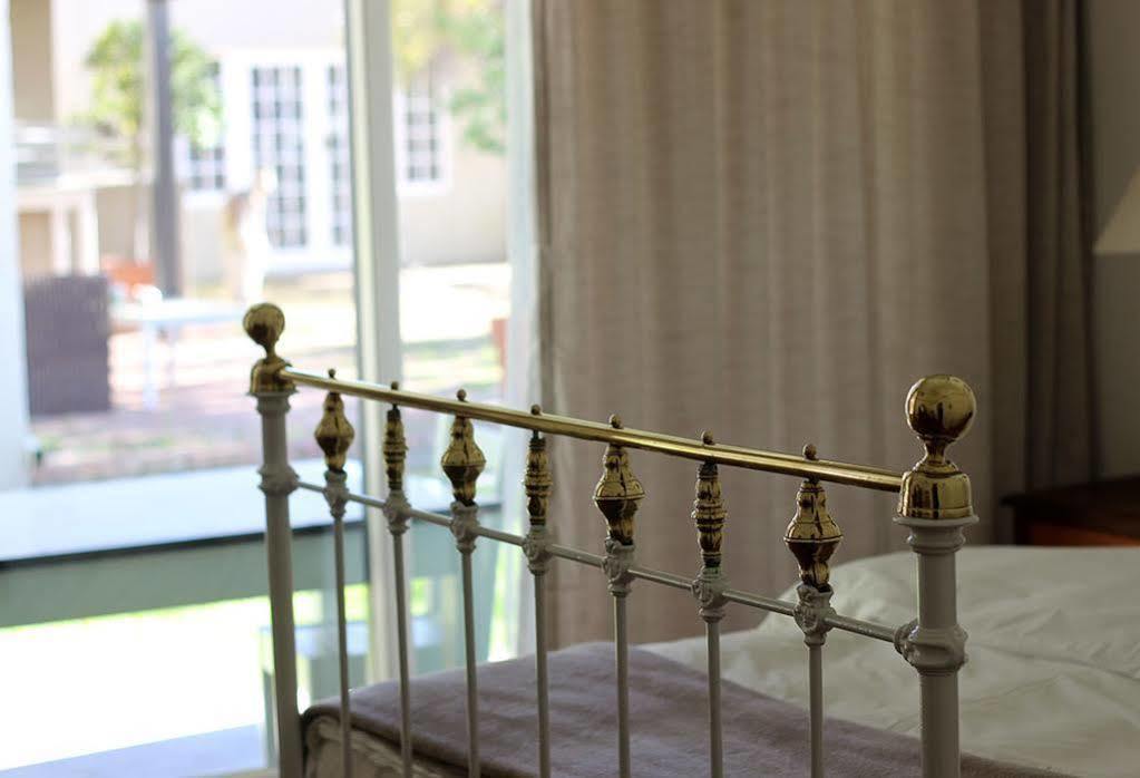 The Stanford Hotel Екстер'єр фото
